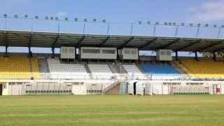 «Μην έρθετε στο γήπεδο έχει...σφήκες»