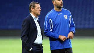 Ψάχνει για νέους και λύσεις στα κενά