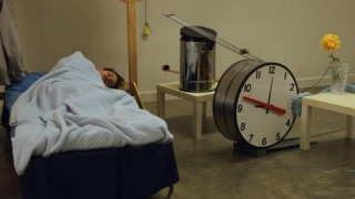 Ξυπνητήρι-πατέντα και άμα θες μην ξυπνήσεις! (vid)