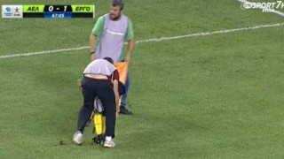 ΛΑΡΙΣΑ: Ο τραυματιοφορέας πέταξε κάτω ποδοσφαιριστή! (Vid)