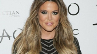 Η Κλόε Καρντάσιαν ποζάρει γυμνή (pics)