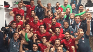 Τα έξαλλα πανηγύρια των Τούρκων για την πρόκριση (video)