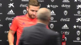 Δείτε τι μπορεί να κάνει μια μπύρα σε συνέντευξη Τύπου!