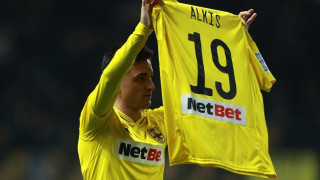 Σκόραρε ο Μανού και σήκωσε τη φανέλα με το όνομα του Άλκη