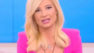 Έξαλλη η Σκορδά με ΕΡΤ για Τέμπη: «Μας κοροϊδεύουν μες στα μούτρα μας»