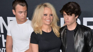 Πάμελα Άντερσον: Οι γιοι της ήθελαν να πουλήσει το sex tape με τον Τόμι Λι!