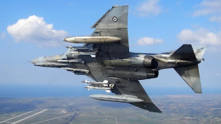 Συνετρίβη μαχητικό Φάντομ της Πολεμικής Αεροπορίας στην Ανδραβίδα