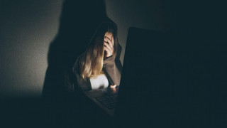 Λάρισα: Ζευγάρι εκβίαζε 45χρονη με γυμνές φωτογραφίες της