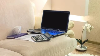 «Πράσινο φως» για τηλεργασία στο Δημόσιο: Τι αλλάζει με την εγκύκλιο του υπουργείου Εσωτερικών