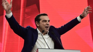 Τσίπρας από το Περιστέρι: «Τα καθεστώτα πέφτουν με πάταγο και έχει έρθει η ώρα»