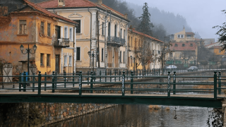 Καιρός: - 15 στη Φλώρινα, πάγωσε η λίμνη Πετρών