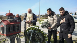 Οι πιστοί στρατιώτες, Λύρατζης και Τσαούσης