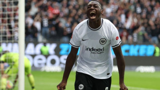 Κόκκινος: Στους ρυθμούς του Μουανί η Φρανκφούρτη