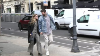 Bίντεο-έπος: Η νέα σύντροφος του Πικέ τράκαρε σε διαφημιστική πινακίδα