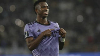 Το εντυπωσιακό τατουάζ του Βινίσιους με Τζόρνταν, Πελέ, Κόμπι και Μοχάμεντ Άλι