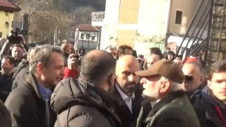 Ηλικιωμένος σε Μητσοτάκη: «Είμαστε περήφανοι γιατί έχουμε πρωθυπουργό τον Ρονάλντο»