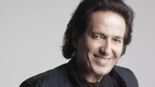 Πασχάλης: «Μεγάλωσα στο Διοικητήριο με τον Κούδα- Αυτός έπαιζε μπάλα, εγώ κιθάρα»