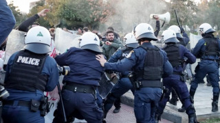 Άγριο ξύλο δέχτηκαν οι εκπαιδευτικοί από δυνάμεις των ΜΑΤ στο Μέγαρο Μουσικής