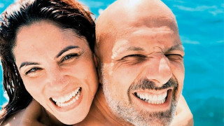 Νίκος Μουτσινάς: «Η Μαίρη Συνατσάκη με βοήθησε να βρω μια παρένθετη μητέρα»