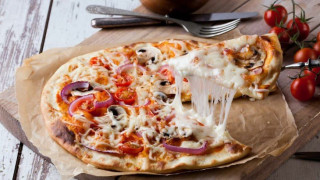 Διατροφή: Πόσες θερμίδες έχει μία πίτσα