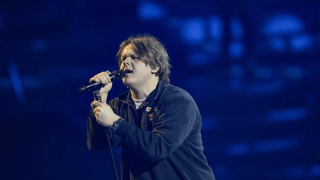 Ο Λούις Καπάλντι εμφάνισε έξαρση των «τικ» on stage λόγω συνδρόμου τουρέτ