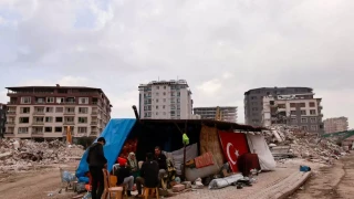 Αντιδράσεις κατά της Τουρκικής Ερυθράς Ημισελήνου που πούλησε αντί να δωρίσει σκηνές σε σεισμόπληκτους