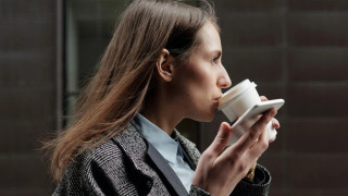 Τι μπορεί να συμβεί στο σώμα σας εάν πίνετε καφέ με άδειο στομάχι