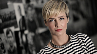 Η πανέμορφη υπεύθυνη επικοινωνίας της Ντιναμό (pics)