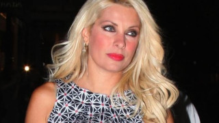 Ελένη Μενεγάκη: Το σούπερ μίνι και τα... σέξι πλάνα στην εκπομπή της! (ΒΙΝΤΕΟ)