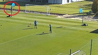 Απίθανο ποδο-τρίποντο από το... υπερπέραν (video)