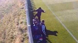 Βίντεο – σοκ: Προπονητής κλωτσά 16χρονο ποδοσφαιριστή στον πάγκο