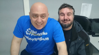 Τρελό γέλιο: Όλες οι ραδιοφωνικές μιμήσεις του Ραπτόπουλου (VIDEO)