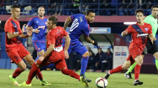 Το ένα χέρι νίβει το άλλο… (VIDEO)