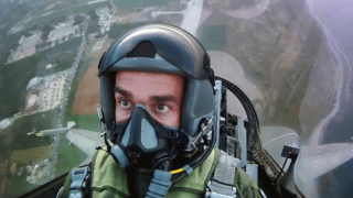 Αυτός είναι ο ιπτάμενος Σμηναγός που συγκίνησε την Ελλάδα (pic)