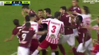 Λάρισα: Το εγκληματικό τάκλιν και η κόκκινη που δεν δόθηκε ... (VIDEO)