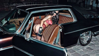 Το «καυτό» ημερολόγιο της Λίαμ Γκάντερ (vid)