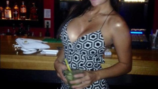 Πατρινιά τραγουδίστρια «τρελαίνει» με την εμφάνισή της στην πίστα!! (Pics)