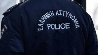 Αστυνομικός: «Είμαστε μαζί σας όχι απέναντι-Χτυπώντας μας θα απαλύνετε τον πόνο;»