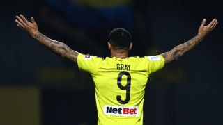 Αφήνει το σχέδιο των δύο φορ