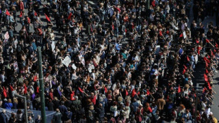 Αθήνα: Διαδηλωτές φώναζαν συνθήματα κατά του Κυριάκου Μητσοτάκη στην κάμερα του OPEN-Έκλεισαν την απευθείας σύνδεση