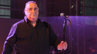 Καρράς: Αγνώριστος και αδυνατισμένος έναν χρόνο μετά την περιπέτεια της υγείας του