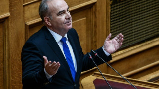 Νέα πολιτική αντιπαράθεση για τα δάνεια Παπαθανάση- «Αθλιότητα» λέει ο υπουργός, την αποπομπή από τα ψηφοδέλτια ζητά ο ΣΥΡΙΖΑ