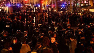 Στις «φλόγες» η Γαλλία: Εξοργισμένοι οι πολίτες με τον Μακρόν (vids)