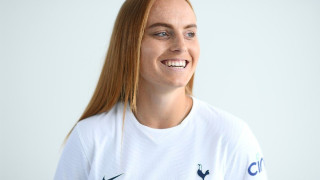 Μπάρτριπ: Το σκληρό φάουλ ανορεξίας και κατάθλιψης ζωγράφισε το χαμόγελο της