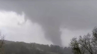 Άρκανσο: Συγκλονιστικές εικόνες από το χτύπημα πελώριου ανεμοστρόβιλου