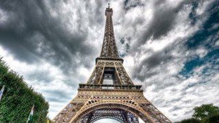 Παρίσι: Μεθυσμένοι Αμερικανοί τουρίστες κοιμήθηκαν στον Πύργο του Άιφελ