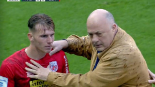 Παναθηναϊκός-Βόλος: Ο Μπέος μπήκε στον αγωνιστικό χώρο για να «ηρεμήσει τα πνεύματα»