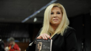 Αποκαλύψεις από τη Δήμητρα Λιάνη για τον Ανδρέα Παπανδρέου: «Έβγαλε τη μάσκα οξυγόνου και είπε στον Λαλιώτη»