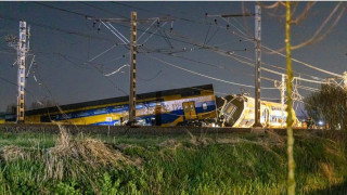 Ολλανδία: Εκτροχιασμός και πυρκαγιά σε επιβατική αμαξοστοιχία