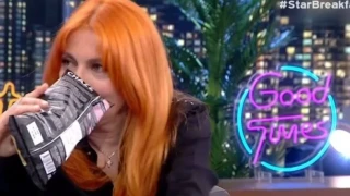 Η Σμαράγδα Καρύδη δοκίμασε τα chips με γεύση γεννητικών οργάνων: «Ξινά είναι»